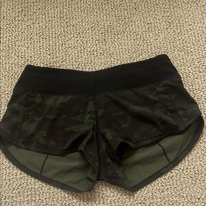 Women's Lululemon Black/Camo Speed Up Shorts